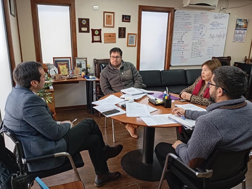 Directiva de Bulnes despliega intensa agenda territorial y logra importantes avances junto a autoridades locales.
