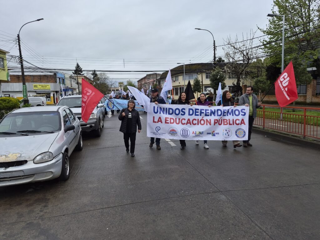 Asistentes de la Educación y Sector Público se Movilizan en Chillán en Defensa del Presupuesto de la Educación Pública.
