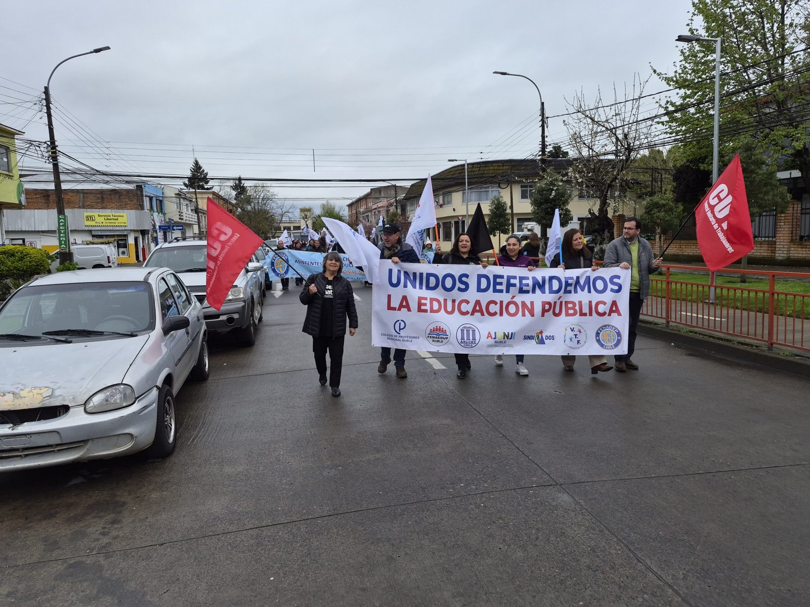 Asistentes de la Educación y Sector Público se Movilizan en Chillán en Defensa del Presupuesto de la Educación Pública.
